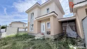 Duplex de vanzare, 4 camere despartit prin garaj - toate uti 