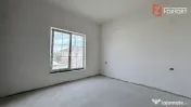 Duplex de vanzare, 4 camere despartit prin garaj - toate uti 