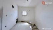 Duplex de vanzare, 4 camere despartit prin garaj - toate uti 