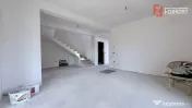Duplex de vanzare, 4 camere despartit prin garaj - toate uti 