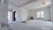 Duplex de vanzare, 4 camere despartit prin garaj - toate uti 