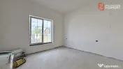 Duplex de vanzare, 4 camere despartit prin garaj - toate uti 