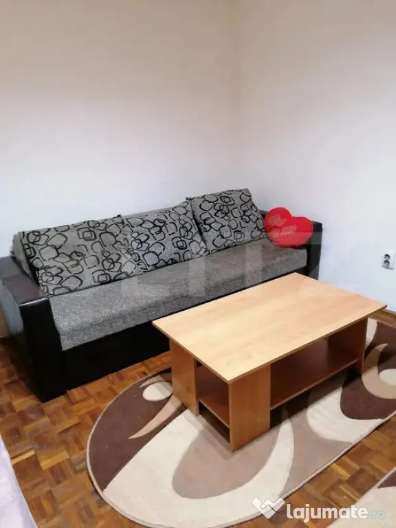 Garsoniera de închiriat, decomandat, 30 mp, zona Iulius Mal - Cluj-Napoca (Cluj)