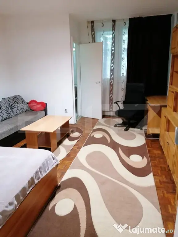 Garsoniera de închiriat, decomandat, 30 mp, zona Iulius Mal - Cluj-Napoca (Cluj)