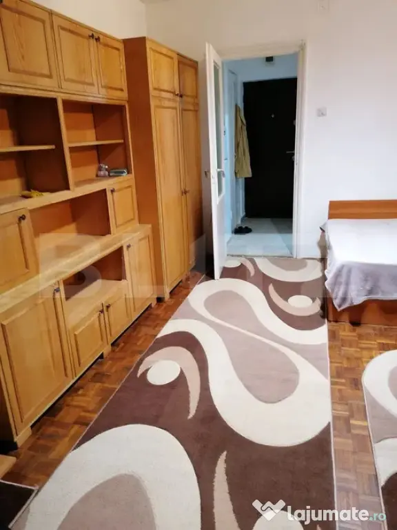 Garsoniera de închiriat, decomandat, 30 mp, zona Iulius Mal - Cluj-Napoca (Cluj)