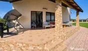 Casă P+1 cu garaj, piscină și curte generoasă – Comuna 