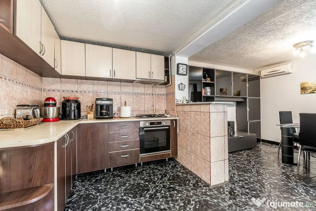 Casă în Vlaicu, 2 corpuri separate de clădire , Arad - Arad (Arad)