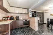 Casă în Vlaicu cu garaj și teren de 376 mp, Arad 