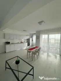 Apartament 3 camere, 2 bai, loc de parcare, zona Dedeman