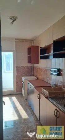 Tomis 2, Spital, de inchiriat apartament 3 camere, gaze, mobilat