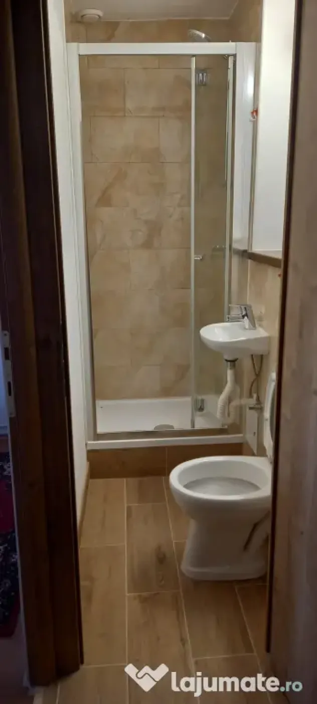 Inchiriez 3 camere Brasov Racadau