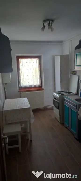 Inchiriez 3 camere Brasov Racadau