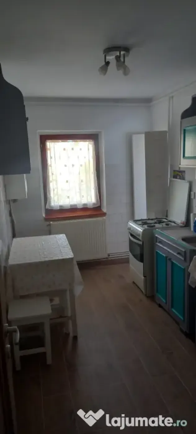 Inchiriez 3 camere Brasov Racadau