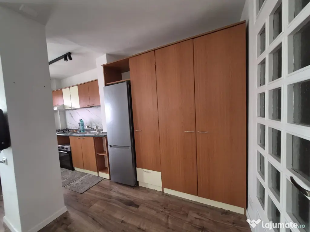 Închiriez garsonieră frumoasă pe Str. Turda colt cu Ion Mihalache