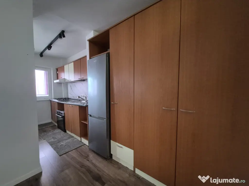 Închiriez garsonieră frumoasă pe Str. Turda colt cu Ion Mihalache