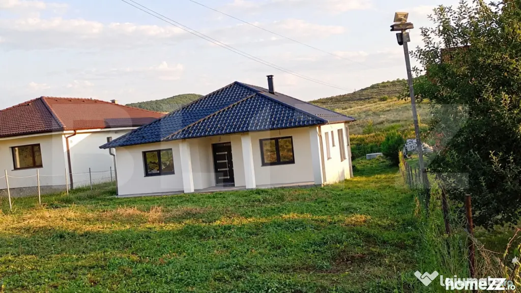 Casa de vanzare, teren 1100 mp, zona Sud - Bistrita (Bistrita-Nasaud)