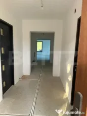 Casă modernă cu garaj, terasă, balcon și curte spațioas 