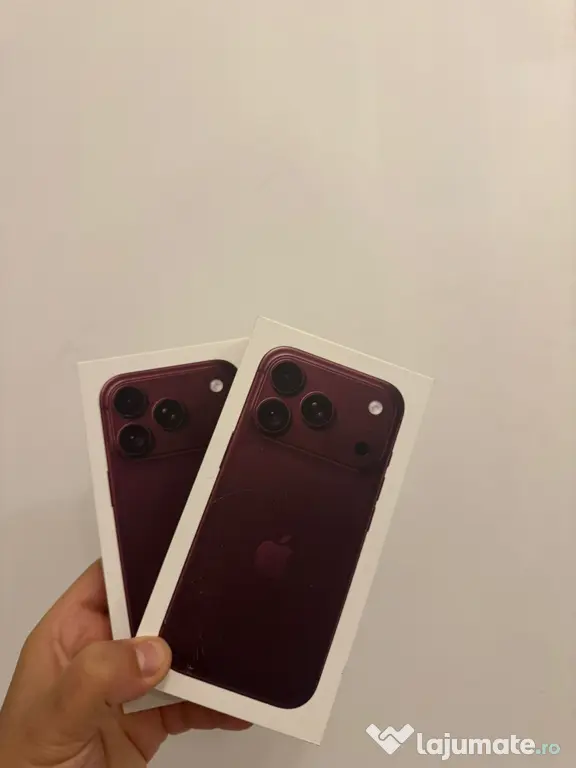 Vand 2 iPhone 18 pro Burgundy si unul Black, 256 GB, sigilat