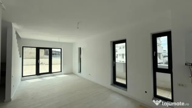 Duplex de lux cu terasa uriasa de 86 mp in zona Nerva Traian - Bucuresti (Bucuresti-Ilfov)