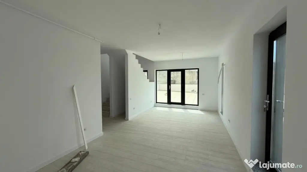 Duplex de lux cu terasa uriasa de 86 mp in zona Nerva Traian - Bucuresti (Bucuresti-Ilfov)