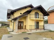 Casa individuala de inchiriat , 4 dormitoare , 4 bai , teren