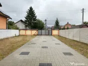 Casa individuala de inchiriat , 4 dormitoare , 4 bai , teren