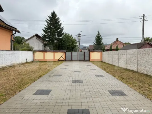 Casa individuala de inchiriat , 4 dormitoare , 4 bai , teren - Rasnov (Brasov)