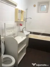 Apartament de vanzare , 50 mp , cu balcon , zona Solidaritat 