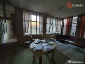 Apartament cu 5 camere de vanzare in Deta, zona Central 