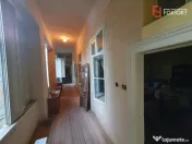 Apartament cu 5 camere de vanzare in Deta, zona Central 