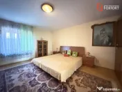 Casa individuala cu 6 camere de vanzare in localitatea Sacal 