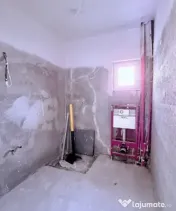 Casa tip triplex, cu 2 camere, de vanzare in Sanandrei. 