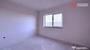 Casa tip triplex, cu 2 camere, de vanzare in Sanandrei. 