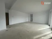 Apartament cu 2 camere, decomandat + terasa de 41 mp, in zon