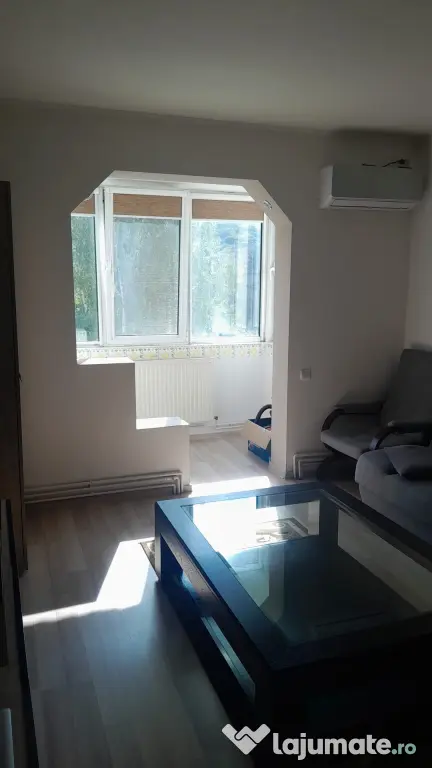 Inchiriez apartament 3 camere cu locuri de parcare central