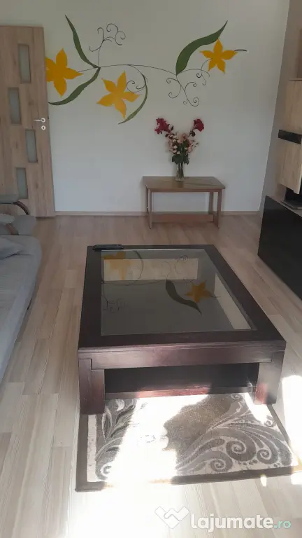 Inchiriez apartament 3 camere cu locuri de parcare central