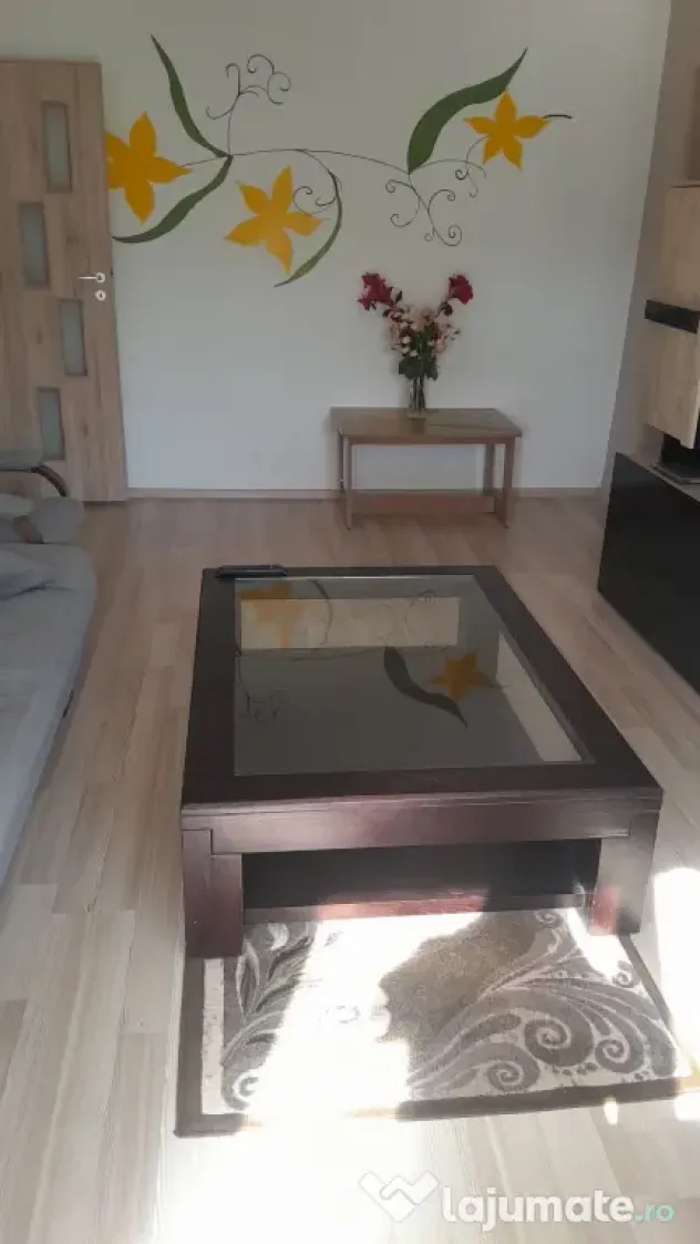 Inchiriez apartament 3 camere cu locuri de parcare central