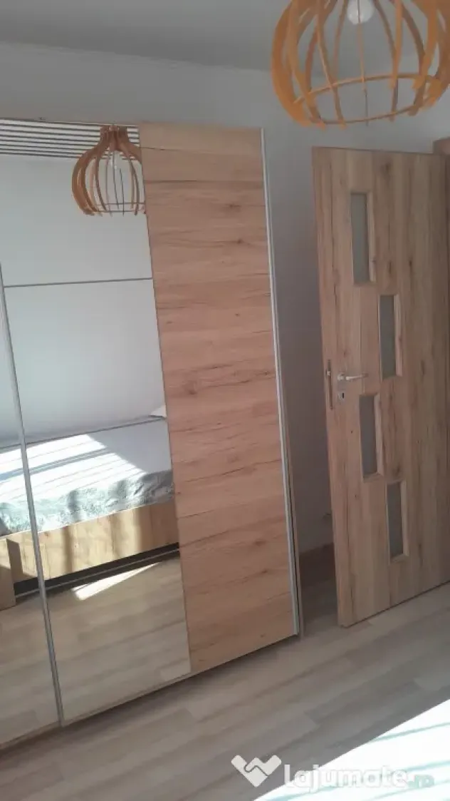 Inchiriez apartament 3 camere cu locuri de parcare central