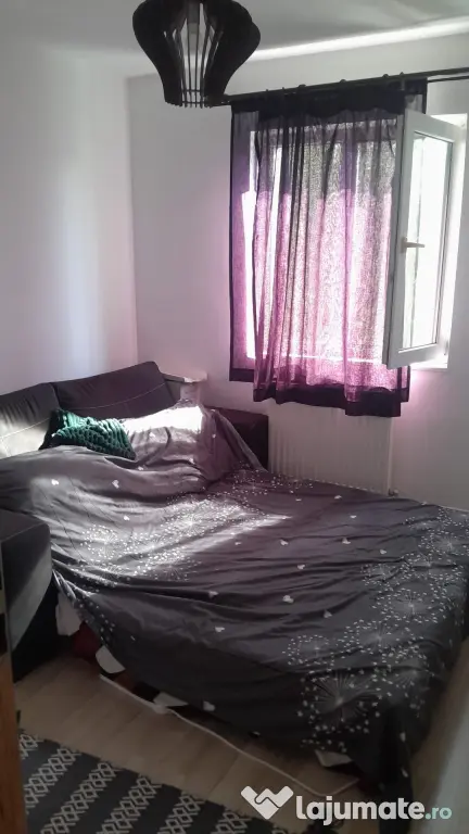 Inchiriez apartament 3 camere cu locuri de parcare central