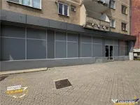 Locatie centrala cu front stradal amplu, ideala pentru birou 