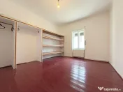Casă spațioasă cu garaj, în cartierul Drăgășani / Arad