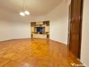 Casă spațioasă cu garaj, în cartierul Drăgășani / Arad