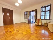 Casă spațioasă cu garaj, în cartierul Drăgășani / Arad