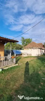 Casa cu 2 corpuri si anexe 