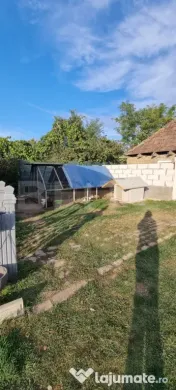 Casa cu 2 corpuri si anexe 