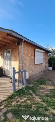 Casa cu 2 corpuri si anexe 
