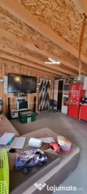 Casa cu 2 corpuri si anexe 