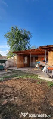 Casa cu 2 corpuri si anexe 