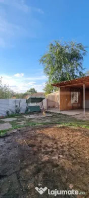 Casa cu 2 corpuri si anexe 