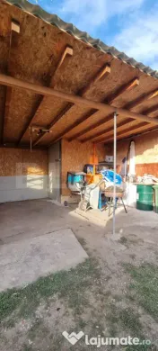 Casa cu 2 corpuri si anexe 